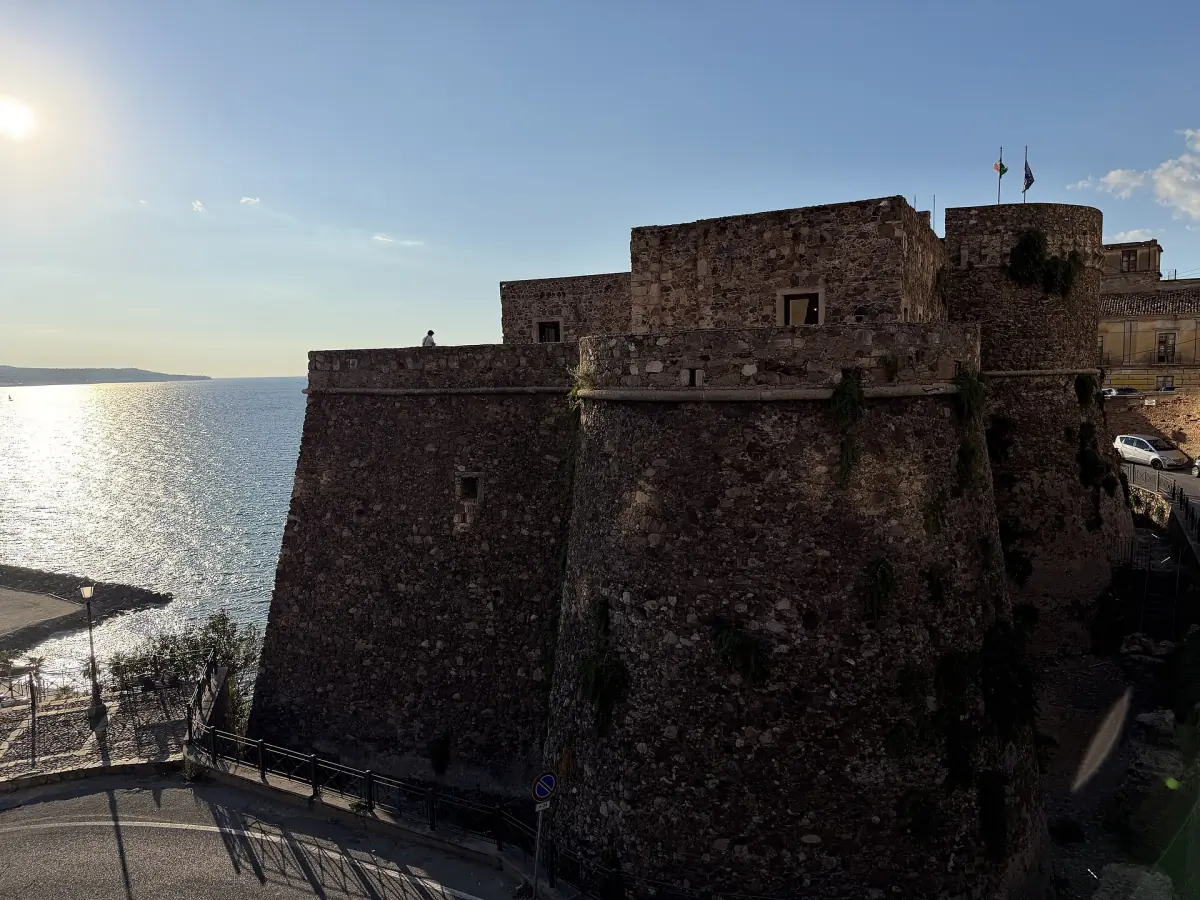 Die Mauern des Castello Murat in Pizzo
