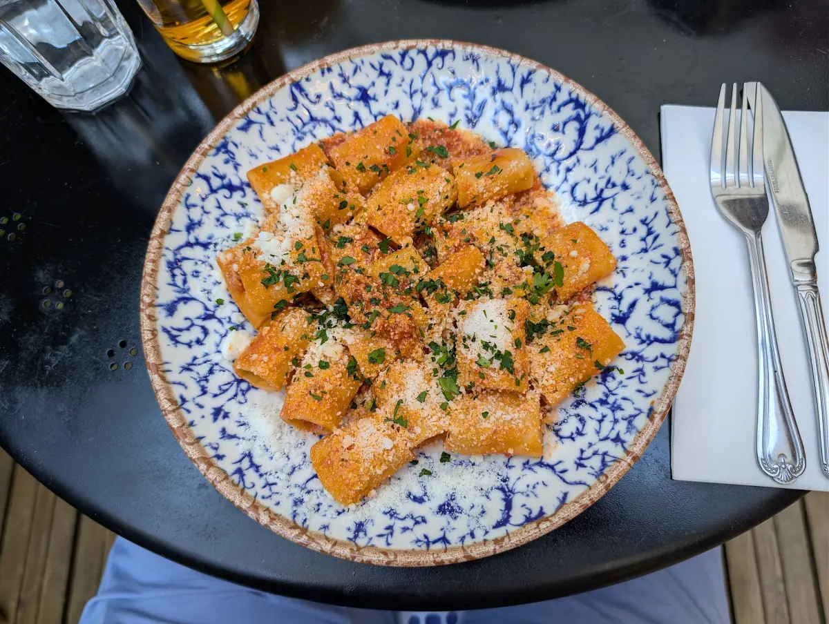 Ein Teller Paccheri mit Nduja