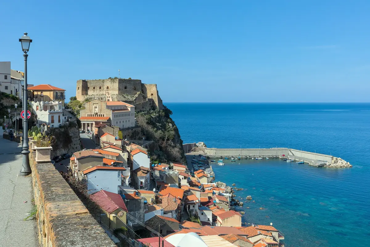 Castello Ruffo above the harbour of Scilla