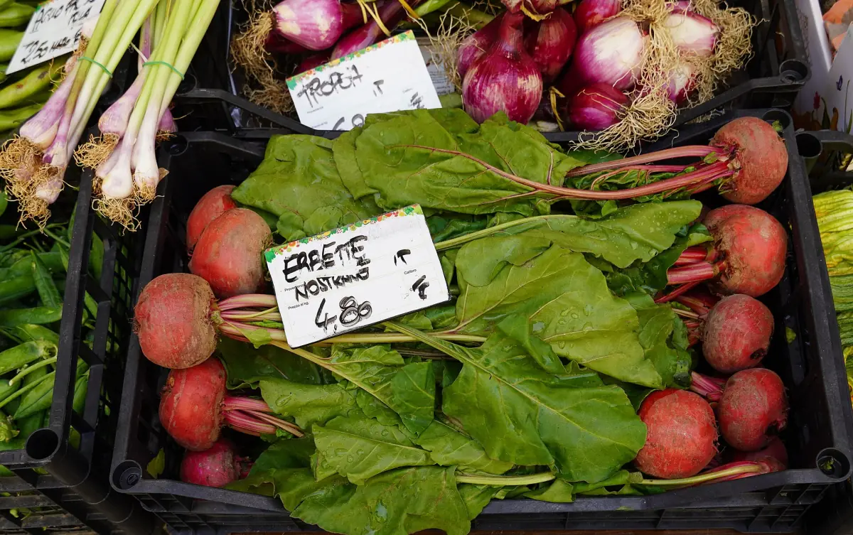 Red onions of Tropea at a market stall